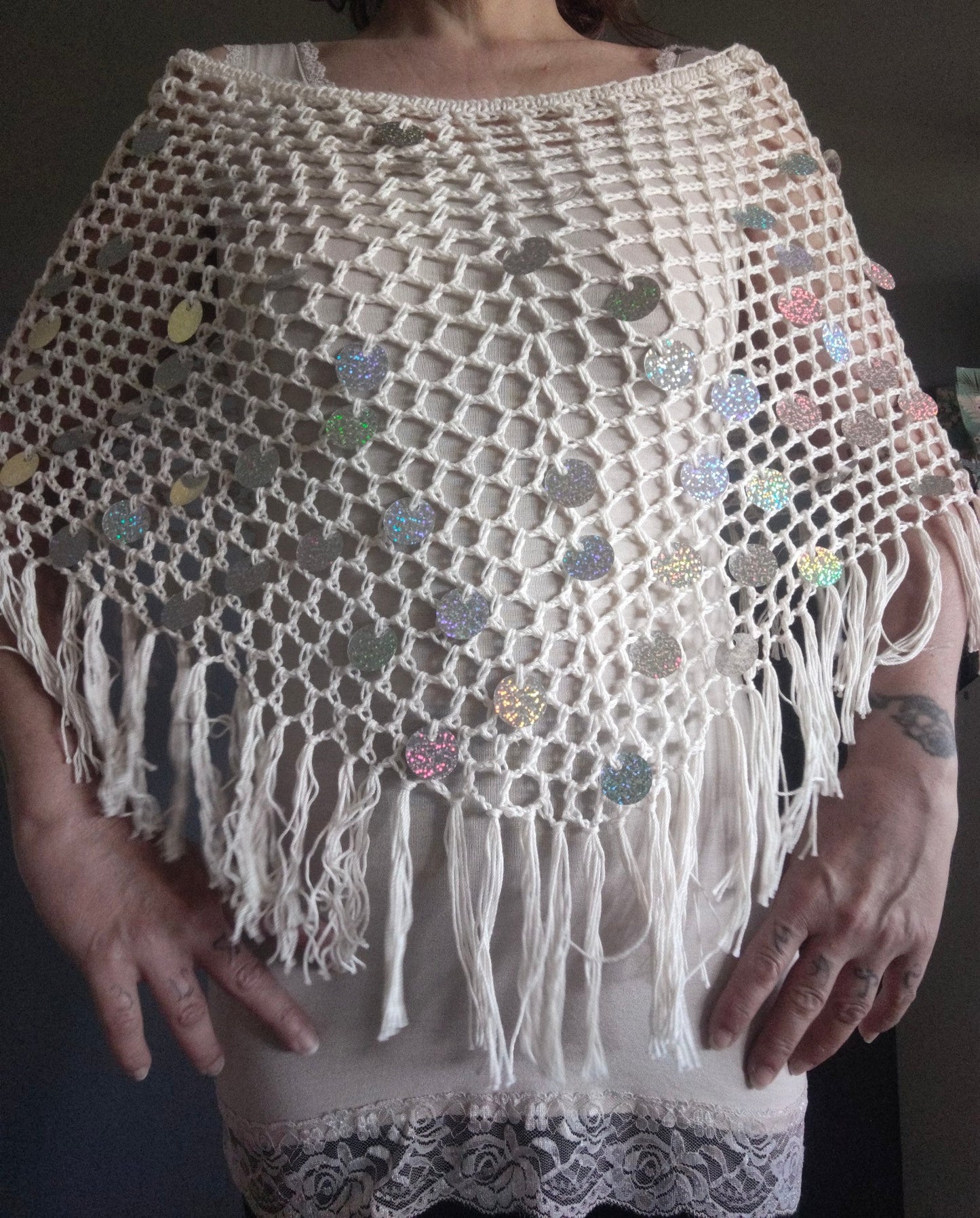 Schema PDF Marea – Poncho traforato con paillettes e frange